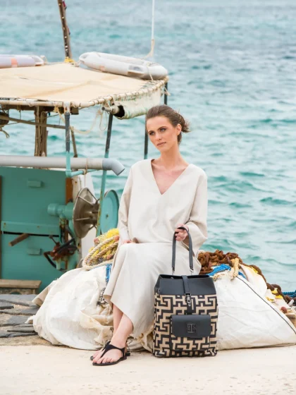 2395B644-6333-4618-B971-C1F23C2DD54E