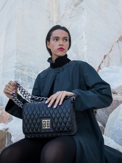 ATHENA_CLASSIC_CAPITONE_BLACK_MODEL1