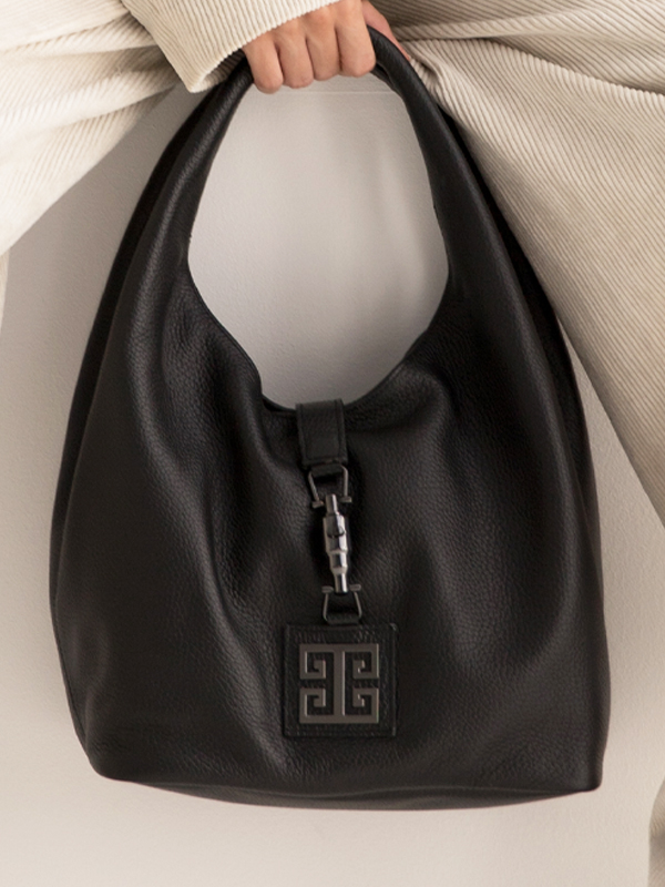 DIMITRA_LEATHER_BLACK_MODEL1