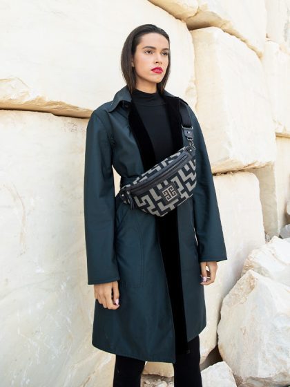 DORIS_SMALL_CLASSIC_PATTERN_ECRU_DIAGONAL_BLACK_MODEL2